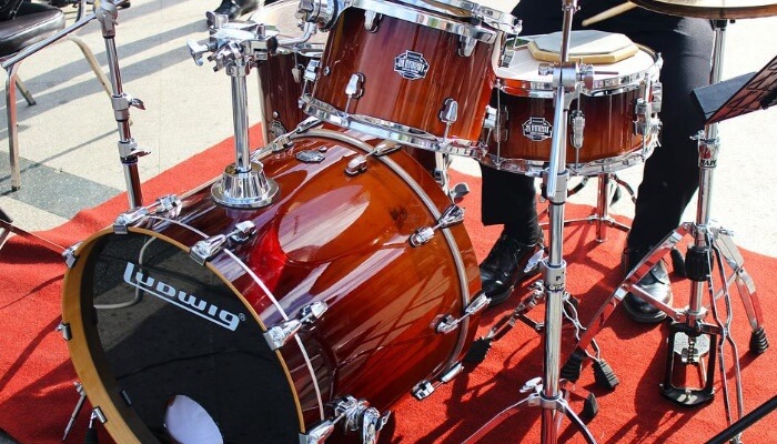 A drum set